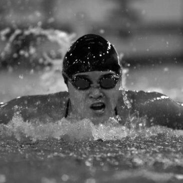 Women’s Swimming: Freshman starts season with record-breaking time
