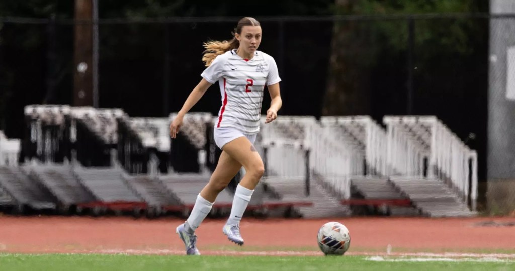 A Senior Statement: Elizabeth Brisson Named NWC Offensive Student-Athlete of the Week